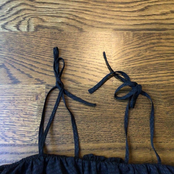 Abercrombie & Finch black ruffle crop top with adjustable straps. Size S. - Picture 5 of 6